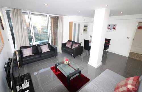 Shadwell Apartment | Apartment in Tower Bridge