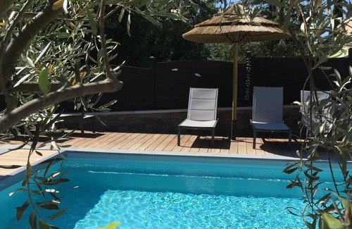Greoux-les-Bains Villa | Apartment in villa 400 meters from the thermal baths and the center