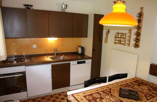 Veysonnaz Apartment | Apartment in Veysonnaz with Mountain Views