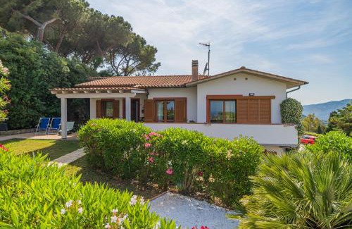 Capoliveri Apartment | Apartment in villa 2 to 4 persons with large private garden Sole