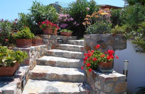 Capoliveri Apartment | Apartment in villa 2 to 4 persons with large private garden Sole