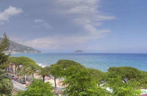 Alassio Apartment | Apartment in villa, sea front, sleeps 6 double services