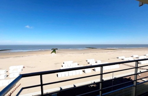 Wenduine Apartment | Apartment in Wenduine with Stunning Seaviews