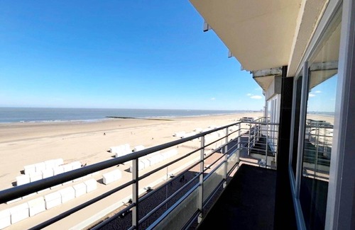 Wenduine Apartment | Apartment in Wenduine with Stunning Seaviews