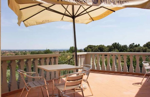 Massa e Cozzile Apartment | Apartment 'Inverno' with Shared Pool, Wi-Fi and Air Conditioning