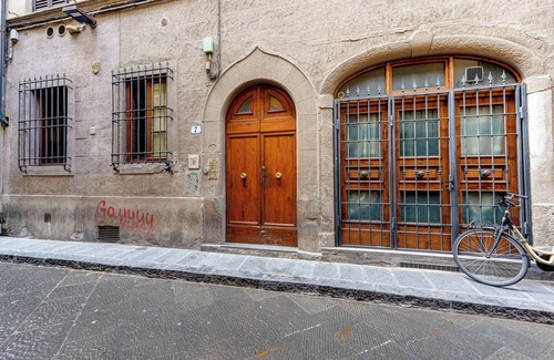 Sant' Ambrogio Apartment | Apartment 'Irene and Elena House - Florence' with Wi-Fi and Air Conditioning