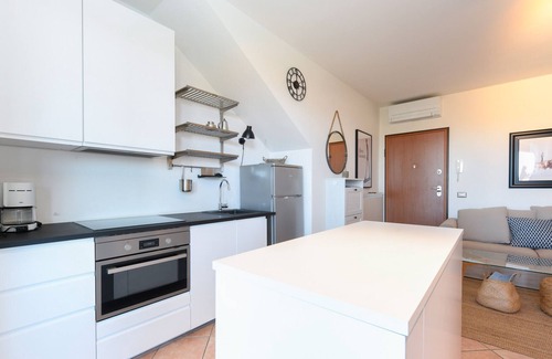 Polpenazze del Garda Apartment | Apartment 'Valtenesi' with Shared Pool, Wi-Fi and Air Conditioning