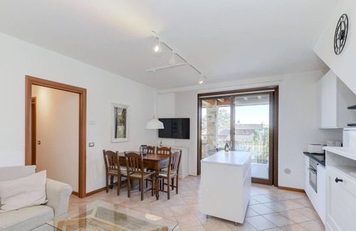 Polpenazze del Garda Apartment | Apartment 'Valtenesi' with Shared Pool, Wi-Fi and Air Conditioning