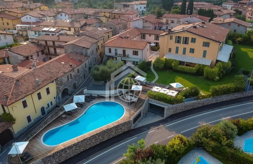 Polpenazze del Garda Apartment | Apartment 'Casa Giulia' with Shared Pool, Wi-Fi and Air Conditioning