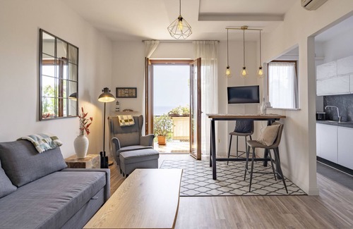Cavi Apartment | Apartment Amica by Interhome