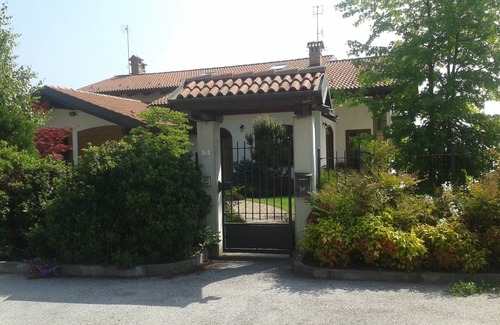 Villar San Costanzo Apartment | Apartment in Villa in Maira Valley With Convenient Courtyard Parking