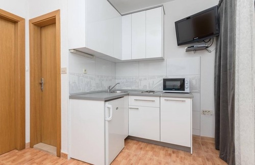 Drasnice Apartment | Apartment Ivi - 100 m from pebble beach: A3(2+2) - Drasnice, Riviera Makarska, Croatia