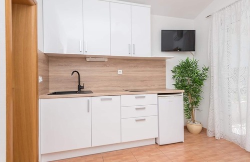 Drasnice Apartment | Apartment Ivi - 100 m from pebble beach: A5(2+2) - Drasnice, Riviera Makarska, Croatia
