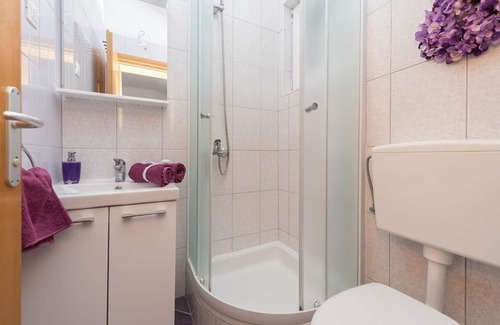Drasnice Apartment | Apartment Ivi - 100 m from pebble beach: A5(2+2) - Drasnice, Riviera Makarska, Croatia