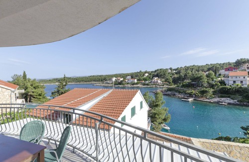 Cove Basina (Jelsa) Apartment | Apartment Ivo (38672-A2) - Basina