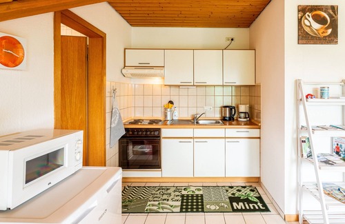 Espasingen Apartment | Apartment 'Jonagold' with Balcony and Wi-Fi