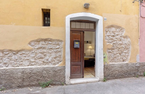 Est Apartment | Apartment 'Julieta' with Wi-Fi and Air Conditioning