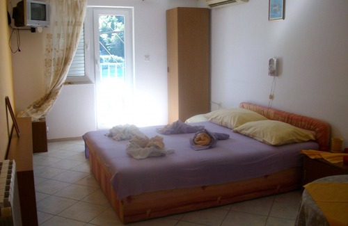Stomorska Apartment | Apartment Kaleb - next to the seashore: SA1-Klara 21(2) - Stomorska, Island Solta, Croatia