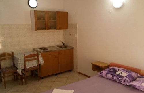 Stomorska Apartment | Apartment Kaleb - next to the seashore: SA6-Klara 33(2) - Stomorska, Island Solta, Croatia