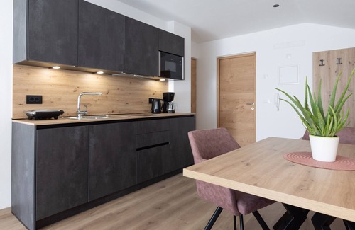Rifiano Apartment | Apartment "Kleon 4" with Mountain View, Shared Pool & Wi-Fi