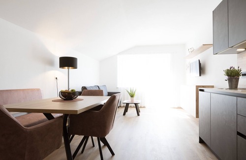 Rifiano Apartment | Apartment "Kleon 4" with Mountain View, Shared Pool & Wi-Fi