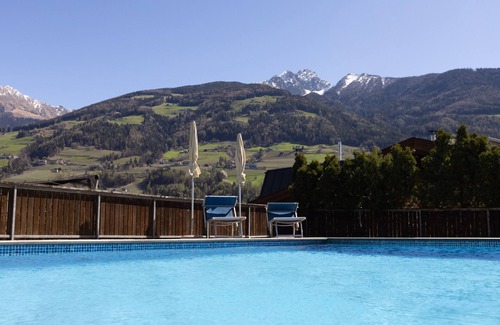 Rifiano Apartment | Apartment "Kleon 4" with Mountain View, Shared Pool & Wi-Fi