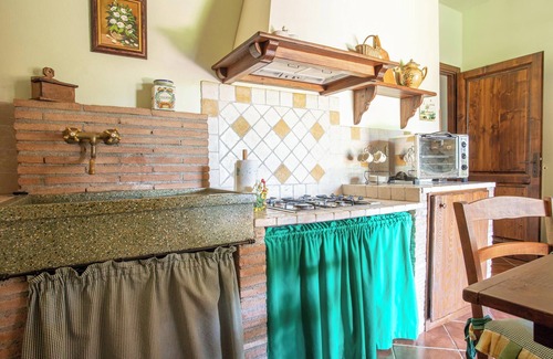 Magliano in Toscana Other | Apartment La Quercia with Mountain View, Terrace, Shared Pool & Wi-Fi