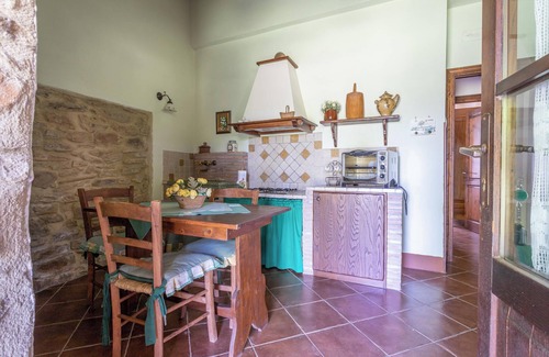 Magliano in Toscana Other | Apartment La Quercia with Mountain View, Terrace, Shared Pool & Wi-Fi