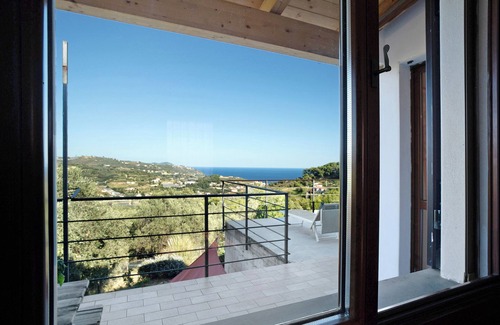 Costarainera Apartment | Apartment "La Casa di Lele" with Sea View, Private Garden and Wi-Fi