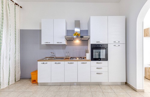 Taviano Apartment | Apartment 'La Dimora Di Donato' with Balcony, Wi-Fi and Air Conditioning
