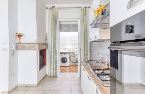 Taviano Apartment | Apartment 'La Dimora Di Donato' with Balcony, Wi-Fi and Air Conditioning