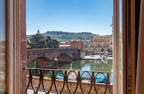Bosa Historic Centre Apartment | Apartment 'La Dimora' with Balcony and Wi-Fi