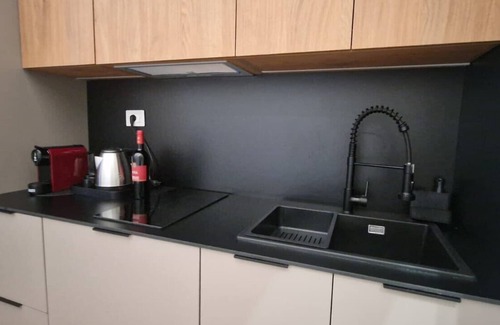 Borgo-Sanzio Apartment | Apartment 'La Finestra Down Town - Fronte' with Balcony, Wi-Fi and Air Conditioning