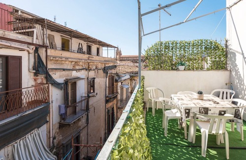 Centro Storico Apartment | Apartment 'La Loggia' with Private Terrace, Wi-Fi and Air Conditioning