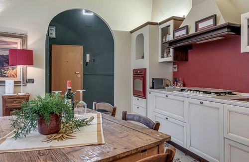 Santa Maria Novella Apartment | Apartment 'La Maison De Mavì' with Wi-Fi and Air Conditioning