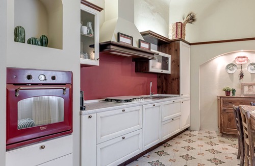 Santa Maria Novella Apartment | Apartment 'La Maison De Mavì' with Wi-Fi and Air Conditioning
