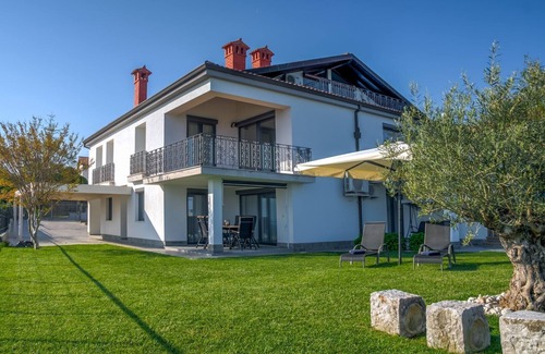 Izola Apartment | Apartment LA MER with jacuzzi and sea view 150m from the beach