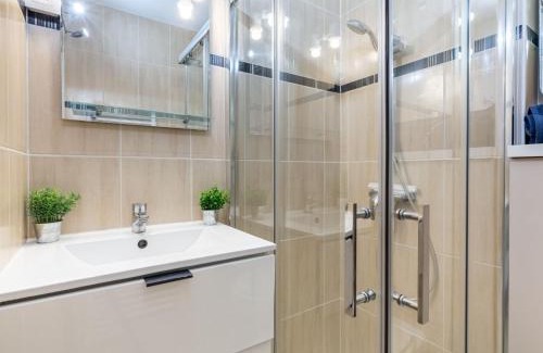 Saint-Aygulf Apartment | Apartment La Nuit de Mai-5 by Interhome