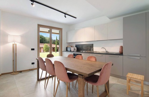 Colico Apartment | Apartment 'La Villa del Lago in Giardino' with Sea View, Wi-Fi and Air Conditioning