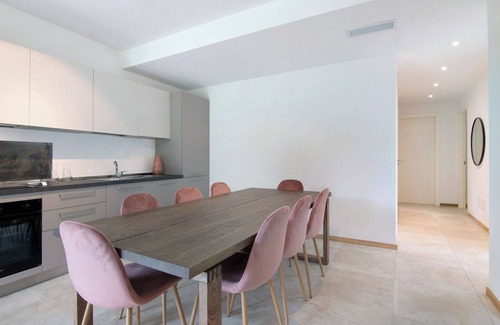Colico Apartment | Apartment 'La Villa del Lago in Giardino' with Sea View, Wi-Fi and Air Conditioning