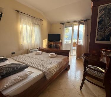 Dobrota Apartment | Apartment LANA on the seashore