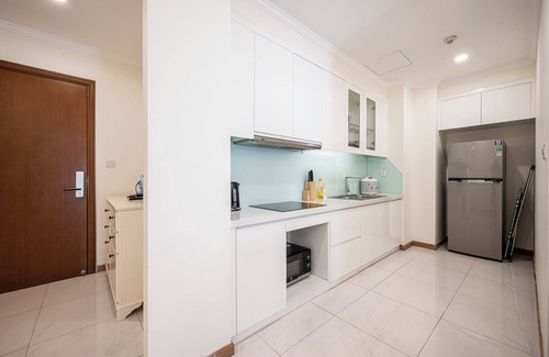 Hang Xanh Apartment | Apartment Landmark 81 by Urban Home