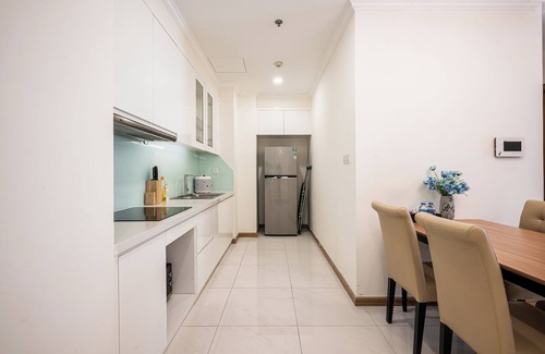 Hang Xanh Apartment | Apartment Landmark 81 by Urban Home