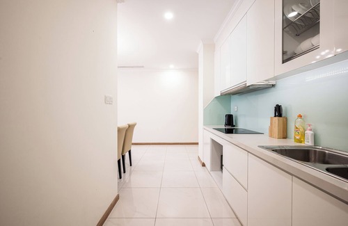 Hang Xanh Apartment | Apartment Landmark 81 by Urban Home