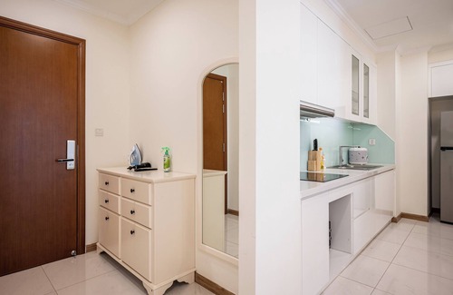 Hang Xanh Apartment | Apartment Landmark 81 by Urban Home