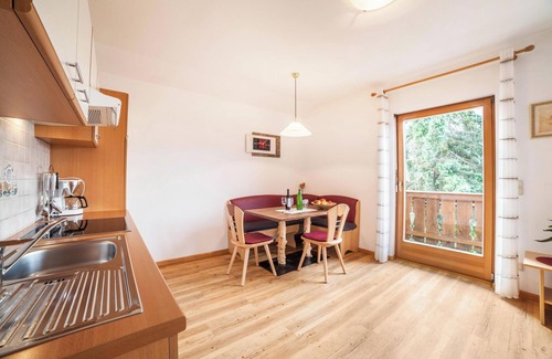 Caines Apartment | Apartment "Langeshof - Löwenzahn" with Mountain View, Garden & Wi-Fi