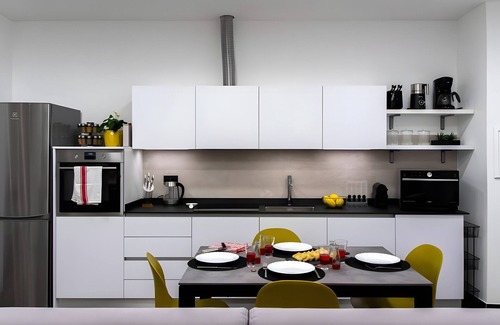 Albenga Apartment | Apartment 'Largodoria - Via Archivolto' with Wi-Fi and Air Conditioning