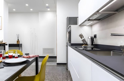 Albenga Apartment | Apartment 'Largodoria - Via Archivolto' with Wi-Fi and Air Conditioning
