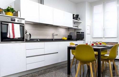 Albenga Apartment | Apartment 'Largodoria - Via Archivolto' with Wi-Fi and Air Conditioning