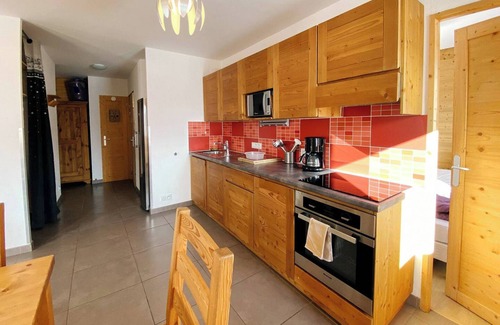 Saint-Jean-d'Arves Apartment | Apartment 'Le Pralud' with Mountain View, Shared Terrace and Wi-Fi